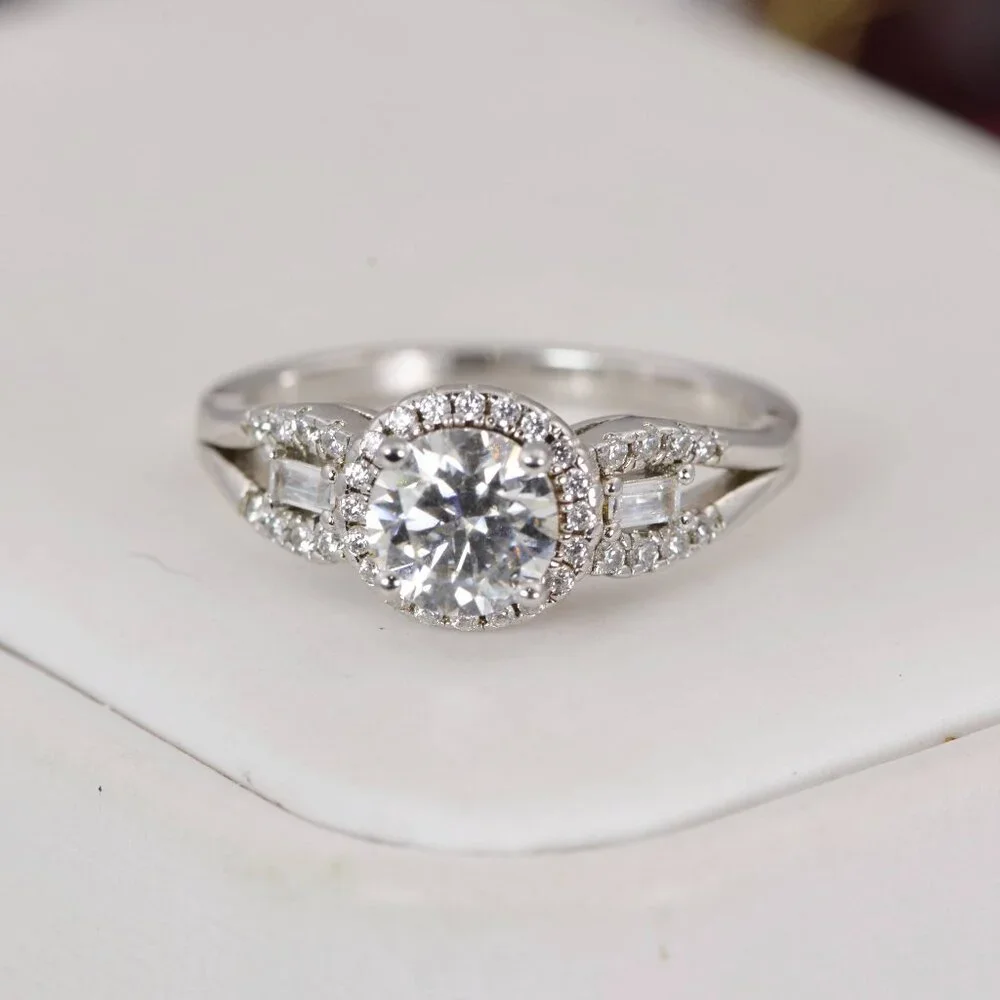 Certified Moissanite 1.0 ct Brilliant Round Cut Engagement Ring 925